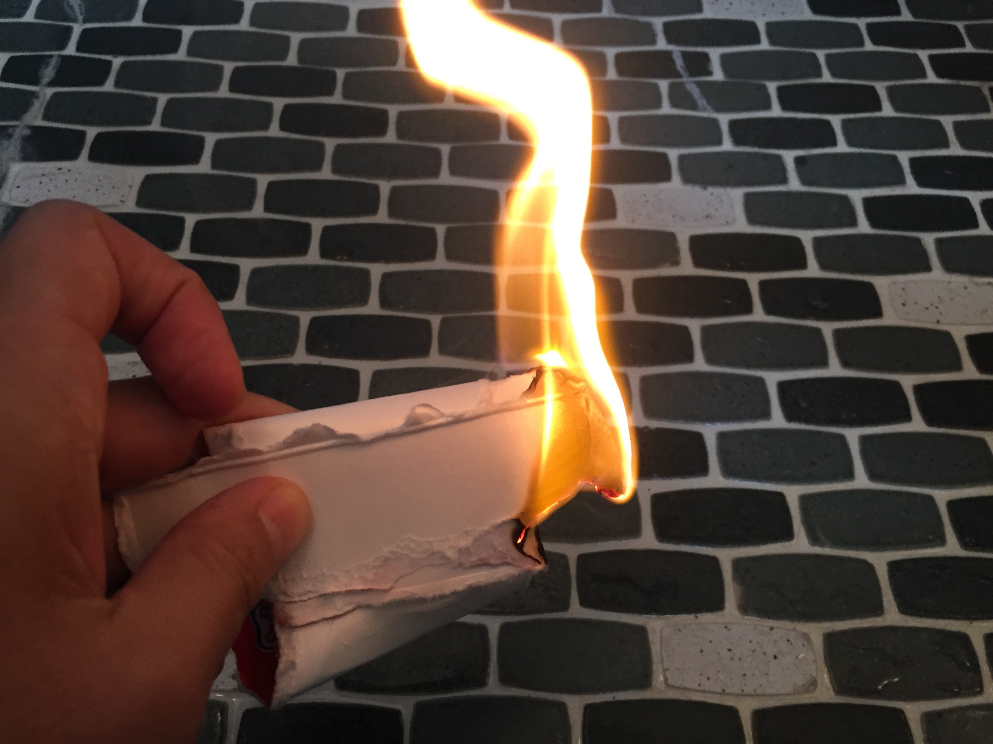 牛乳パックやガムテープでBBQ用着火剤を自作する方法＆火をつけるコツ