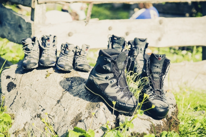 hiking-shoes-617260_1920