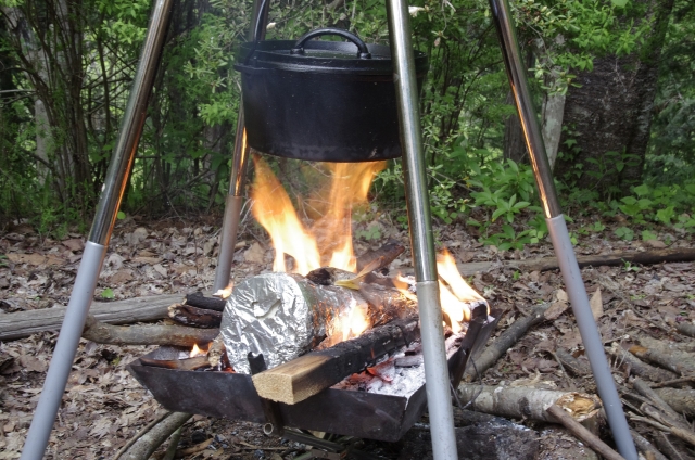 冬キャンプの焚き火でダッチオーブン料理を楽しもう！レシピ5選