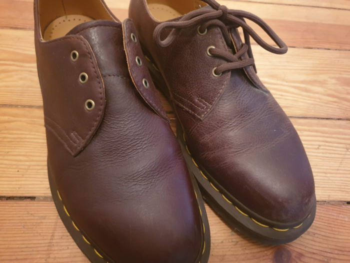 保湿した革靴と保湿していない革靴の比較